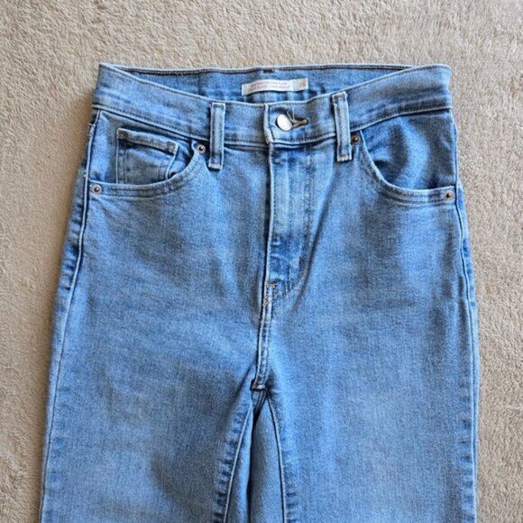 Levi's High Waisted Crop Flare Nip At The Bud Light Wash size 26 - Picture 5 of 13